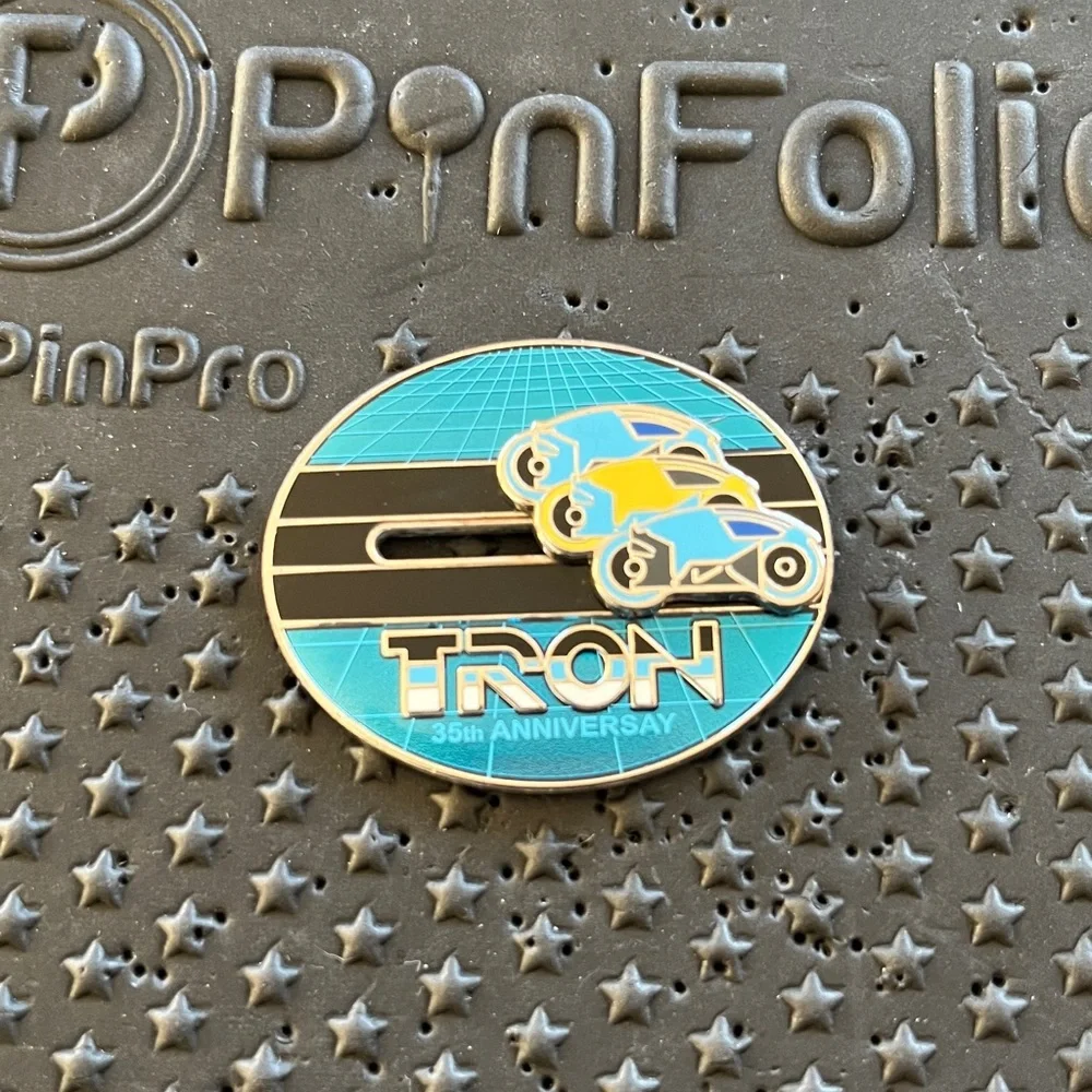 Disney Cast Member Exclusive Tron 35th Anniv. Lightcycle Slider Pin,LE500 (T-21) - Picture 5 of 8